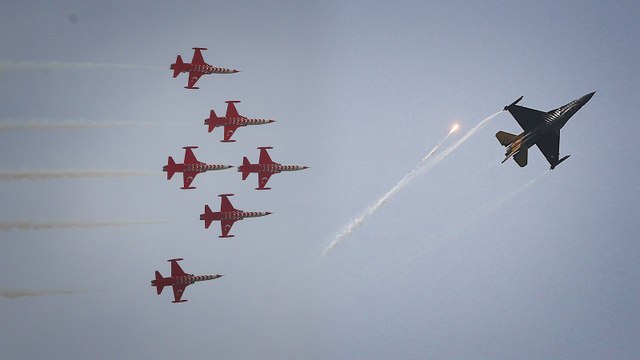 SoloTürk ve Türk Yıldızları'ndan Samsun'da prova uçuşu