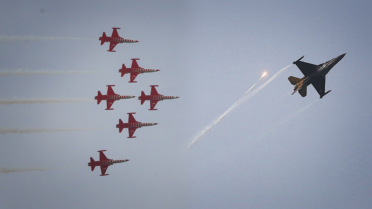 SoloTürk ve Türk Yıldızları'ndan Samsun'da prova uçuşu
