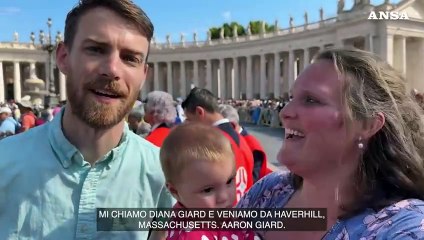 Papa Leone XIV benedice due neonati. I genitori americani: "Fantastico"