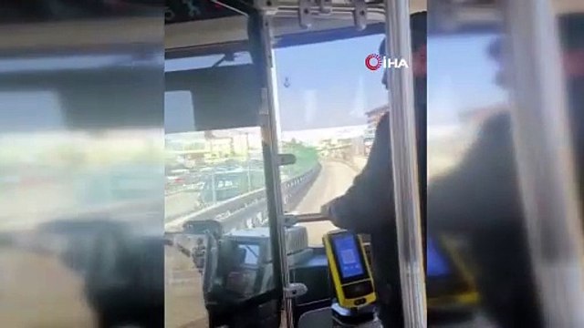 Uyarılara aldırış etmedi: Metrobüs şoföründen pes dedirten duyarsızlık!