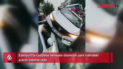 Esenyurt'ta feci kaza! Otomobil park halindeki aracın üzerine uçtu