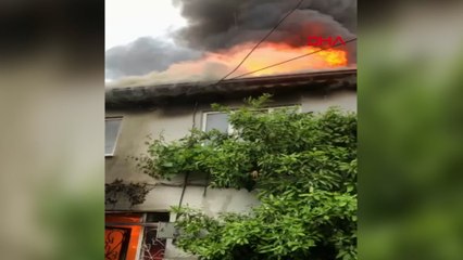 Bursa'da 2 katlı ev, yangında kullanılamaz hale geldi