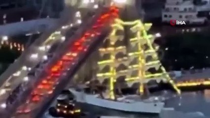 Dünyaca ünlü köprüye gemi çarptı: Ölü ve yaralılar var