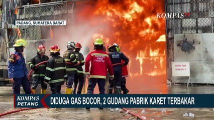 Ngeri! Saksi Mata Ceritakan Detik-Detik Kebakaran 2 Gudang Pabrik Karet di Padang, dari Gas Bocor?