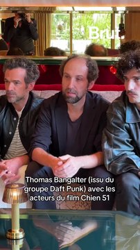 Thomas Bangalter avec les acteurs du film Chien 51.