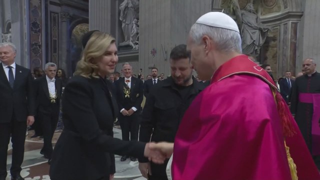 Pope Leo XIV’s Warm Greeting to Zelensky During His Inaugural Mass Shocks Observers
