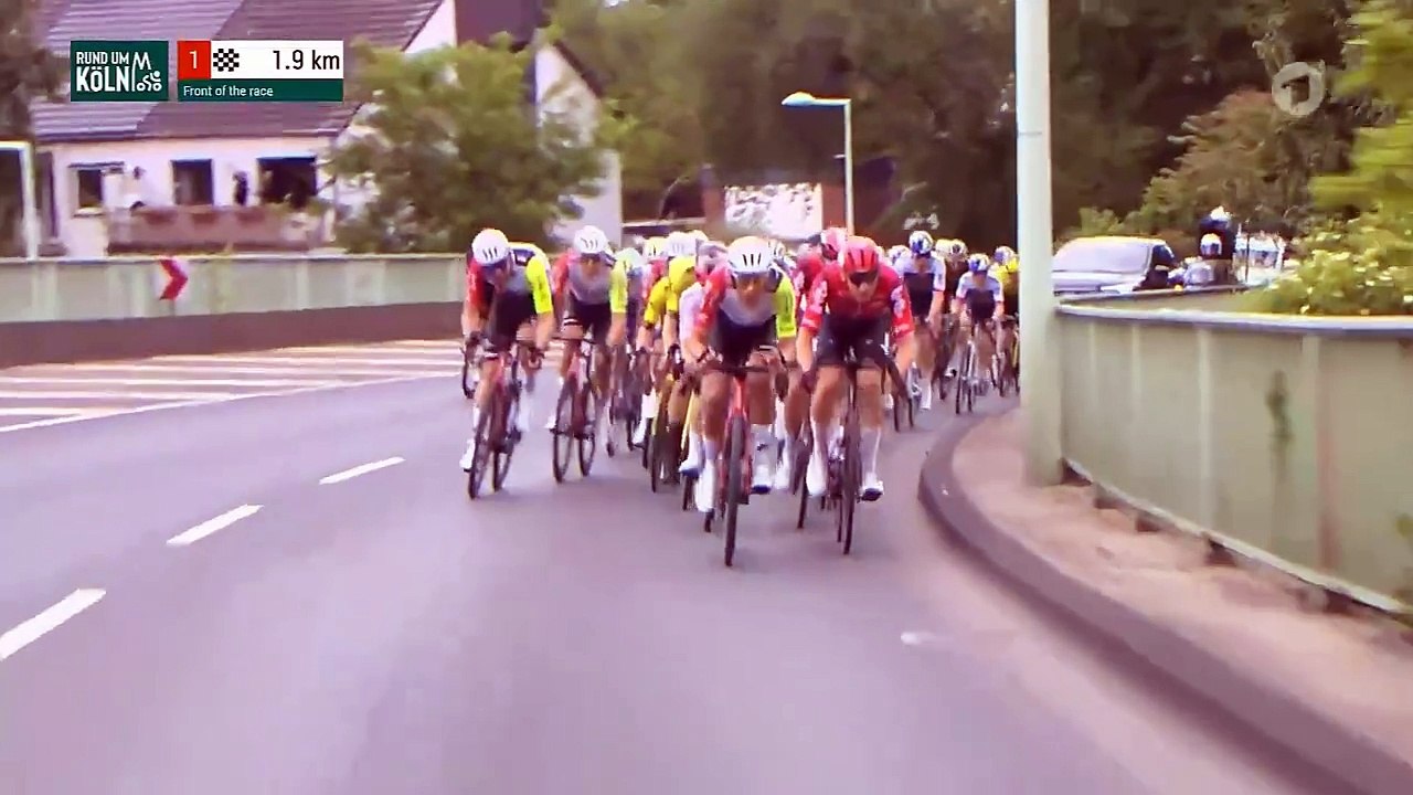 Cycling - Rund um Köln 2025 - Highlights - Biniam Girmay vs Matthew Brennan... sprint duel between them