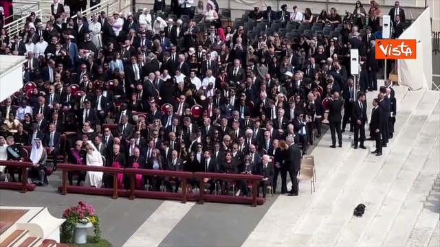 Meloni e Tajani parlano a San Pietro prima della Messa di insediamento di Papa Leone