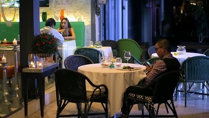 Arrogant famous Idol rents a Poor girl to make a fake marriage to avoid rumors