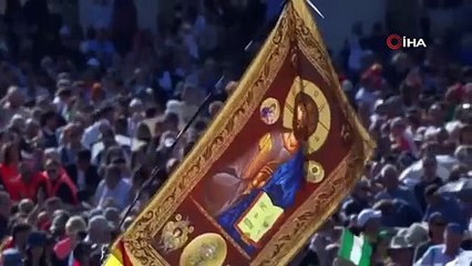 Papa 14’üncü Leo binlerce kişinin katıldığı törenle birlikte resmen göreve başladı