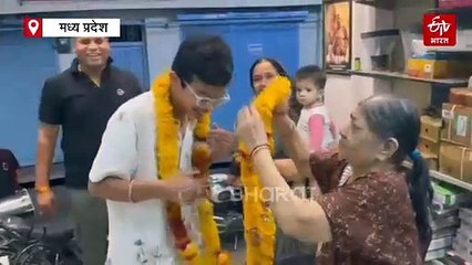 बोर्ड एग्जाम में नंबर कम आने पर गुमसुम था बेटा, पिता ने निकाला ऐसा फार्मूला की लौट आई मुस्कान