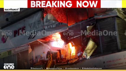 അകത്തേക്ക് വെള്ളം എത്തിക്കാനായി JCB കൊണ്ട് ചില ഭാ​ഗങ്ങൾ പൊളിക്കുന്നു