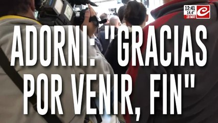 Manuel Adorni votó en medio de una multitud de periodistas