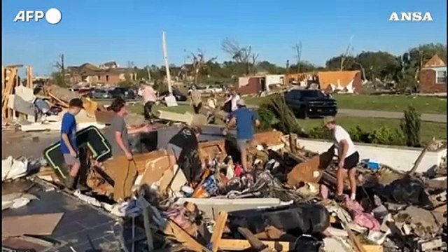 Stati Uniti, devastazione e vittime al passaggio di un tornado