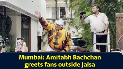 Mumbai: Amitabh Bachchan greets fans outside Jalsa