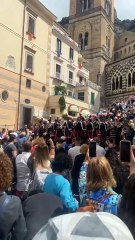 Amalfi (SA) - Il Saluto della Fanfara dei Carabinieri alla Regata delle Antiche Repubbliche Marinare (18.05.25)