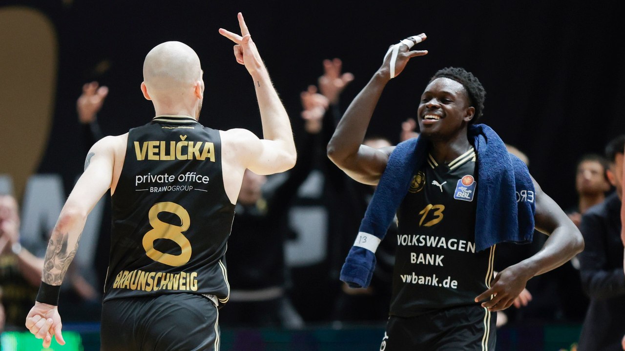 Braunschweig kann nicht verfehlen! Löwen gehen dank starkem Dreier gegen Würzburg in Führung