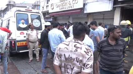 인도 남부서 3층 건물 화재...어린이 등 17명 사망 / YTN