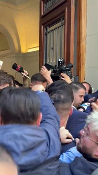 El incidente de Javier Milei con un periodista y su micrófono