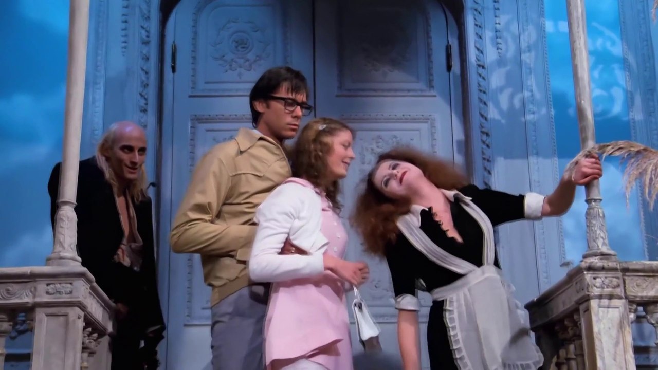 Le succès des comédies musicales horrifiques comme The Rocky Horror Picture Show et Re-Animator