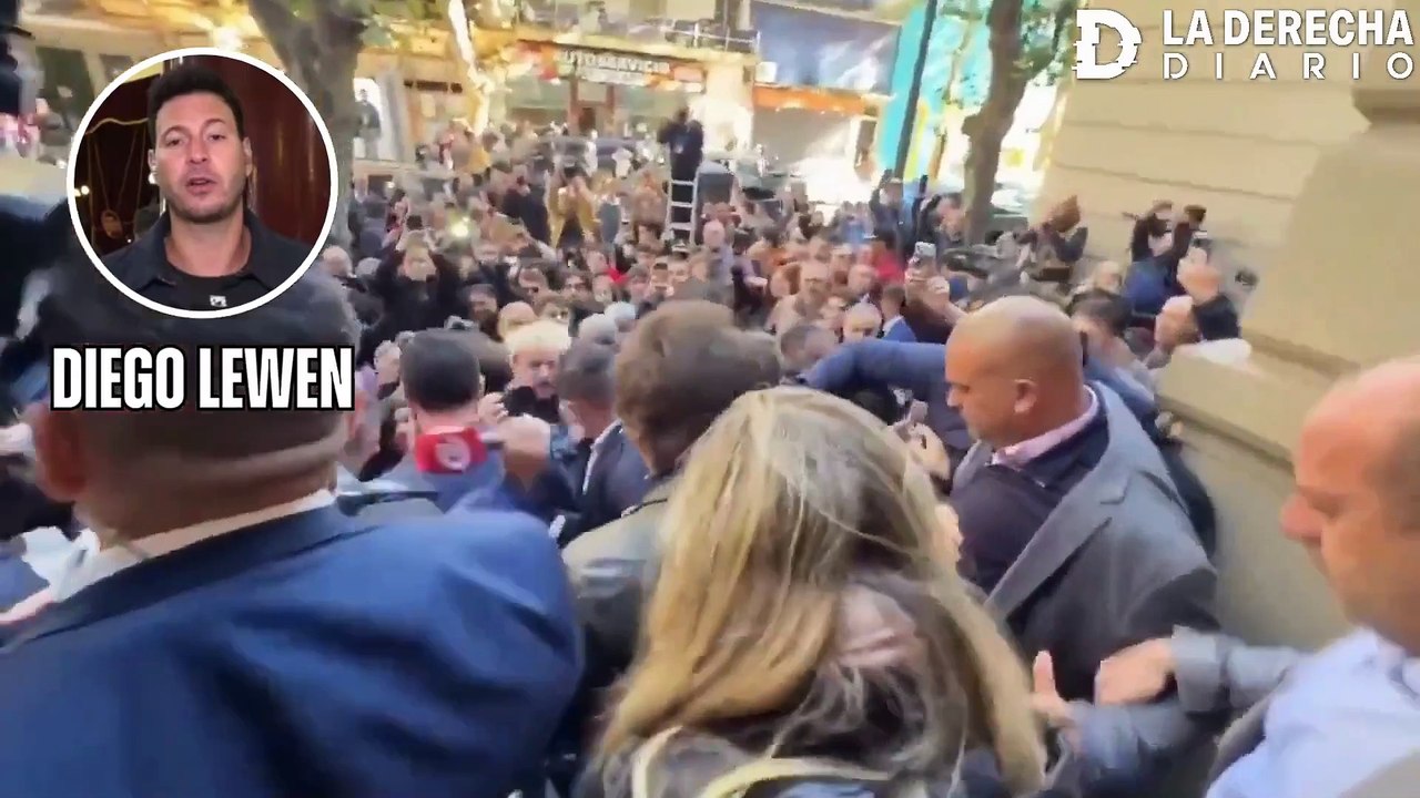 El periodista de C5N Diego Lewen le pegó con el micrófono a Milei