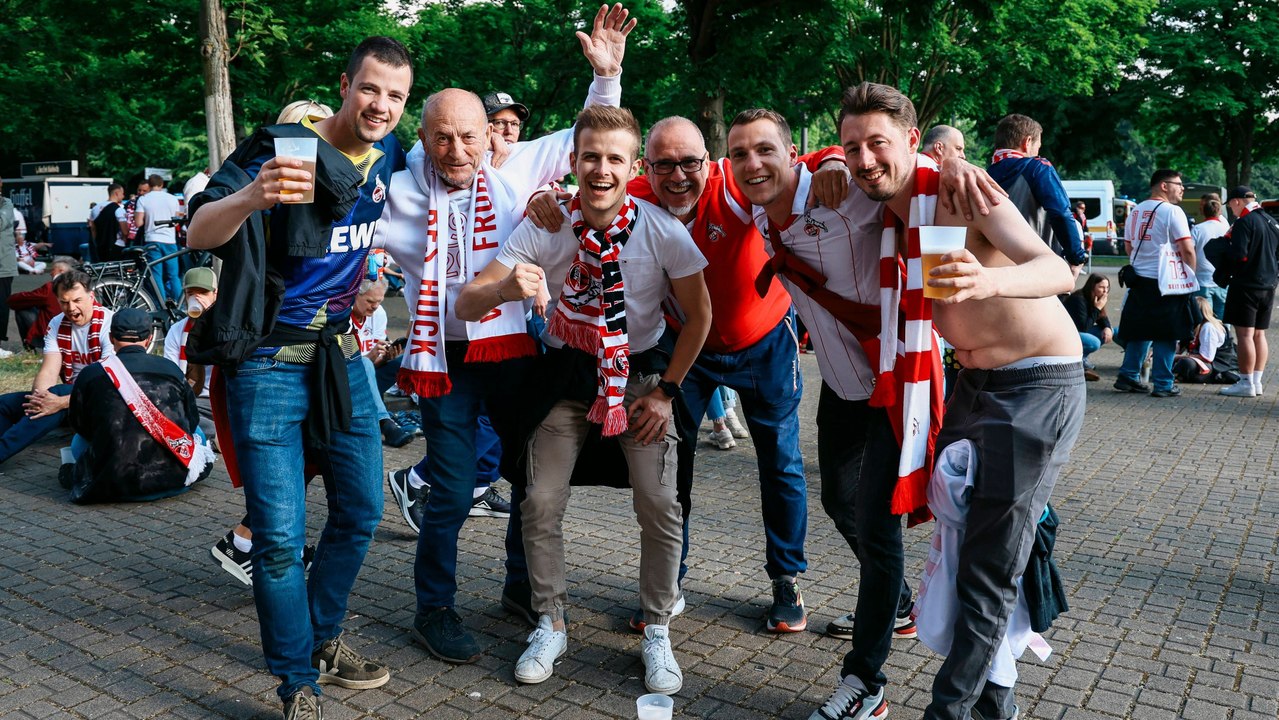 'Wir sind da, wo wir hingehören': Kölner Fans feiern Aufstieg