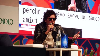 Salone del Libro, Ermal Meta torna al romanzo: "La cosa che mi manca di più è l'amico d'infanzia"