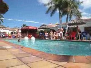 Emmanuel à la Pool Party Muncha club