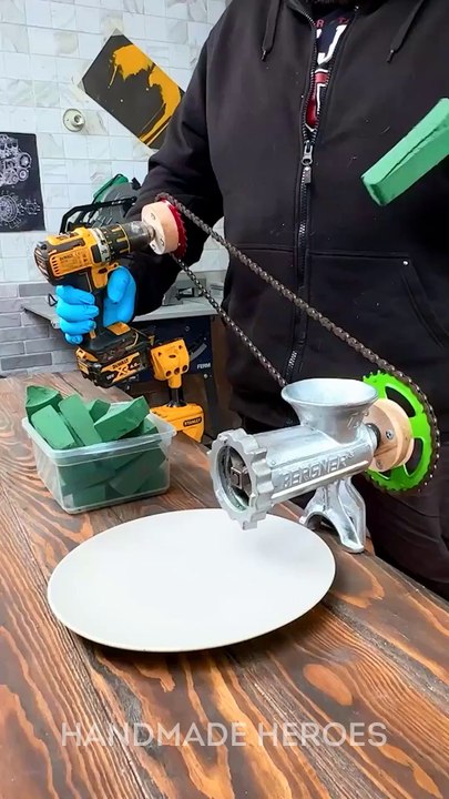 A stunning transformation from trash to a creative bag! ♻️