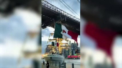 Un buque escuela mexicano chocó contra el Puente de Brooklyn