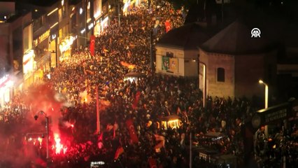 Taksim'de çılgın kalabalık! Galatasaray şampiyonluğu kutlandı