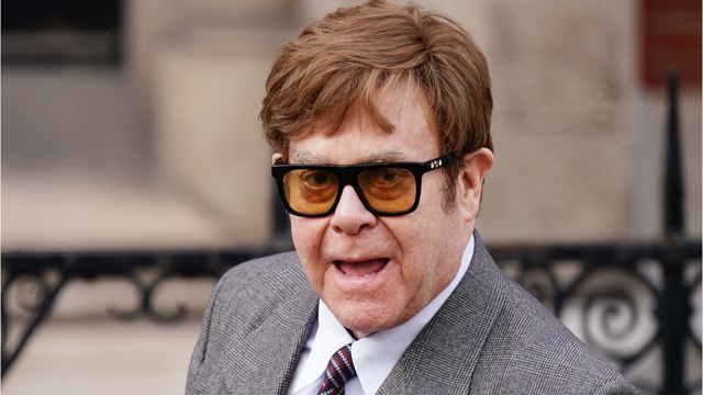 GALA VIDEO - “Des loosers absolus” : Elton John remonté contre les politiques britanniques, il pousse un gros coup de gueule