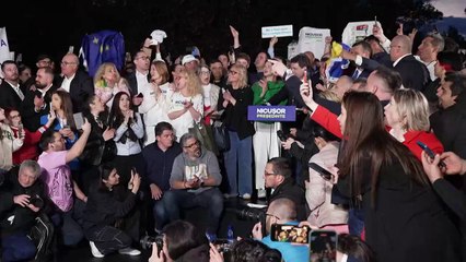 Centrista pró-Europa vence as eleições na Romênia; adversário contesta resultado