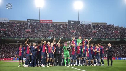 Barcelona lift LaLiga trophy