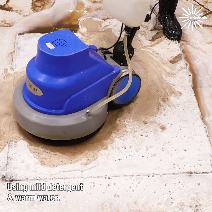 Satisfying ASMR cleaning of a dry muddy rug! 💧