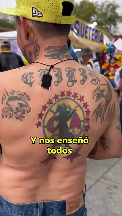 LLEVA SU AMOR EN LA PIEL 🦅🔥  Este aficionado azulcrema nos presumió sus 50 tatuajes del América.