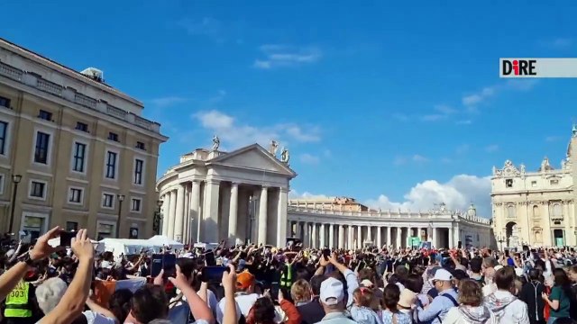 Roma -​ PAPA. LEONE XIV IN VIA DELLA CONCILIAZIONE, SALUTA DALLA JEEP (18.05.25)