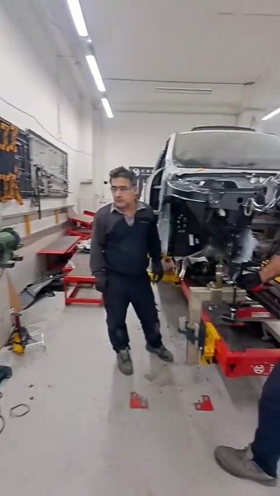 Celette Electronic Measurement System with Volvo XC90 Shock Absorber Tower and Chassis Arm Replacement