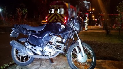 Motociclista se encosta em fio solto, sofre queda e é socorrido pelo Siate no Bairro Pacaembu