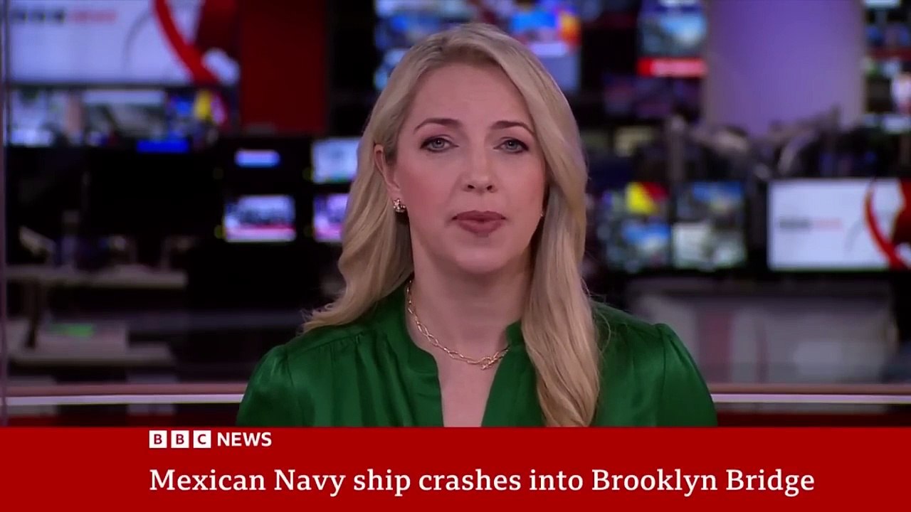 Mexican Navy ship hits Brooklyn Bridge in New York City | BBC News