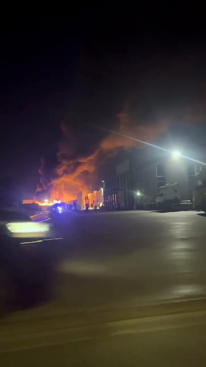 Des matelas en feu, un incendie impressionnant au centre de regroupement de déchets Vanheede (Dottignies)