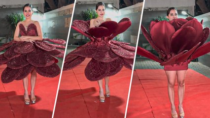 Laal-Kali Avatar Of Urfi Javed: Red Rose Attire Moves To & Fro!