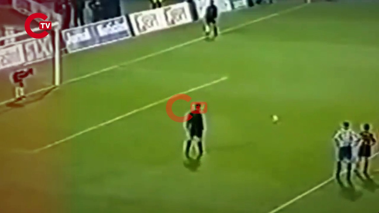 Fernando Muslera'nın penaltı atmasını eleştiren Jose Mourinho, Porto'yu çalıştırdığı dönemde kalecisi Nuno Espirito Santo'ya penaltı attırdığı ortaya çıktı