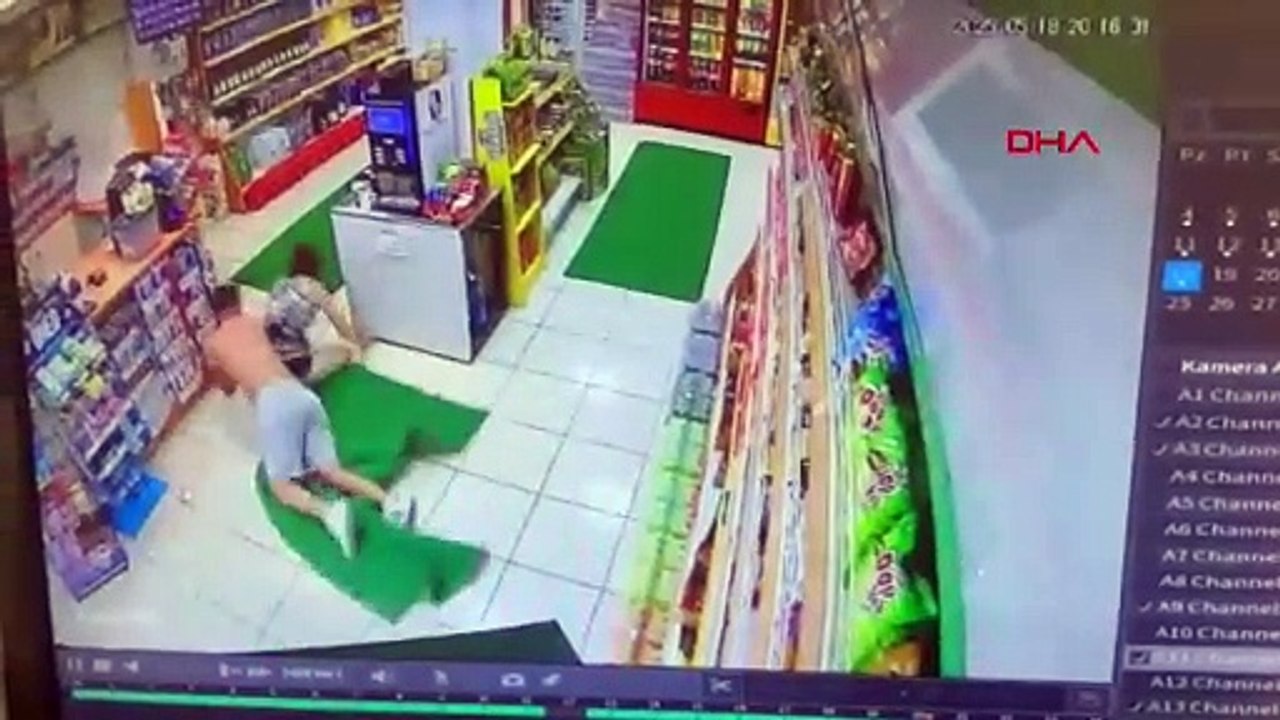 Benzin istasyonu marketinde genç kadına saldırı anı