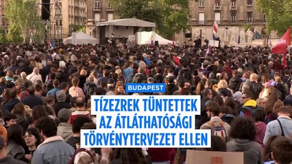 Nagy tömeg tüntetett Budapesten a független sajtó és a civil szervezetek ellehetetlenítése ellen