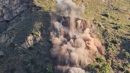 A Taormina l'esplosione di un costone roccioso che rischiava di franare