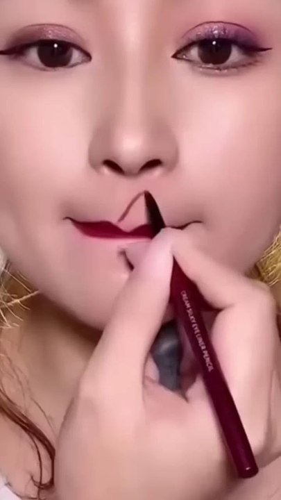 5 Minute Crafts Beauty Blender lipstick Hacks _ 5 minute crafts weird hacks #5minutecrafts #shorts.