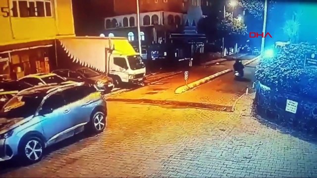 Tetikçi tutup eşinin kuyumcu dükkanını kurşunlattı; o anlar kamerada