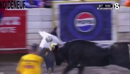 VIDEO: ¡Un toro la dejó sin calzones! Insólito momento en plena corraleja se vuelve viral
