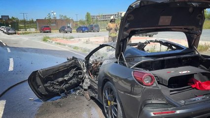 Otomobil alev alev yandı: 20 milyon lira olduğu ortaya çıktı